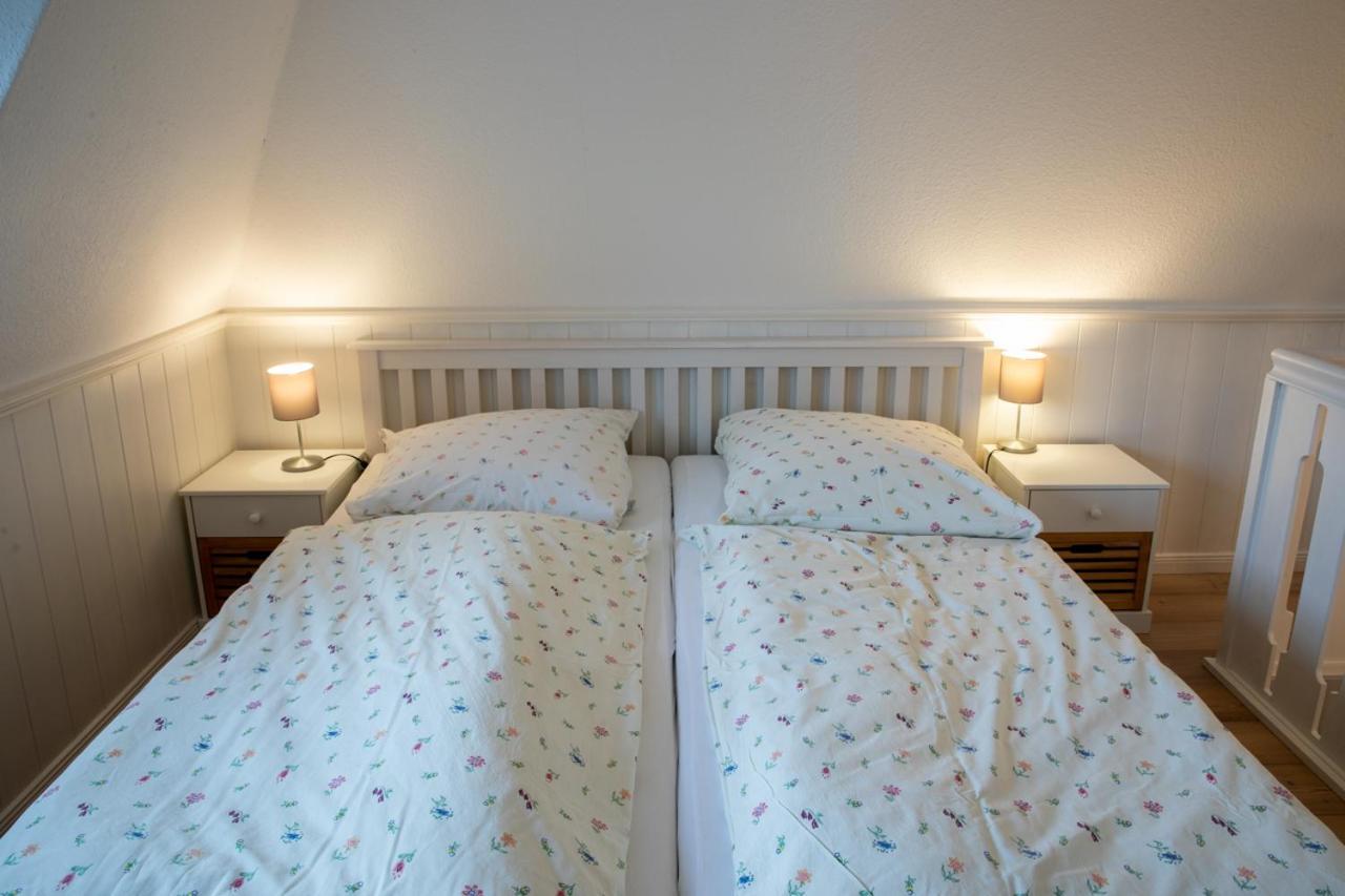 Ferienwohnung Oldsum Екстер'єр фото