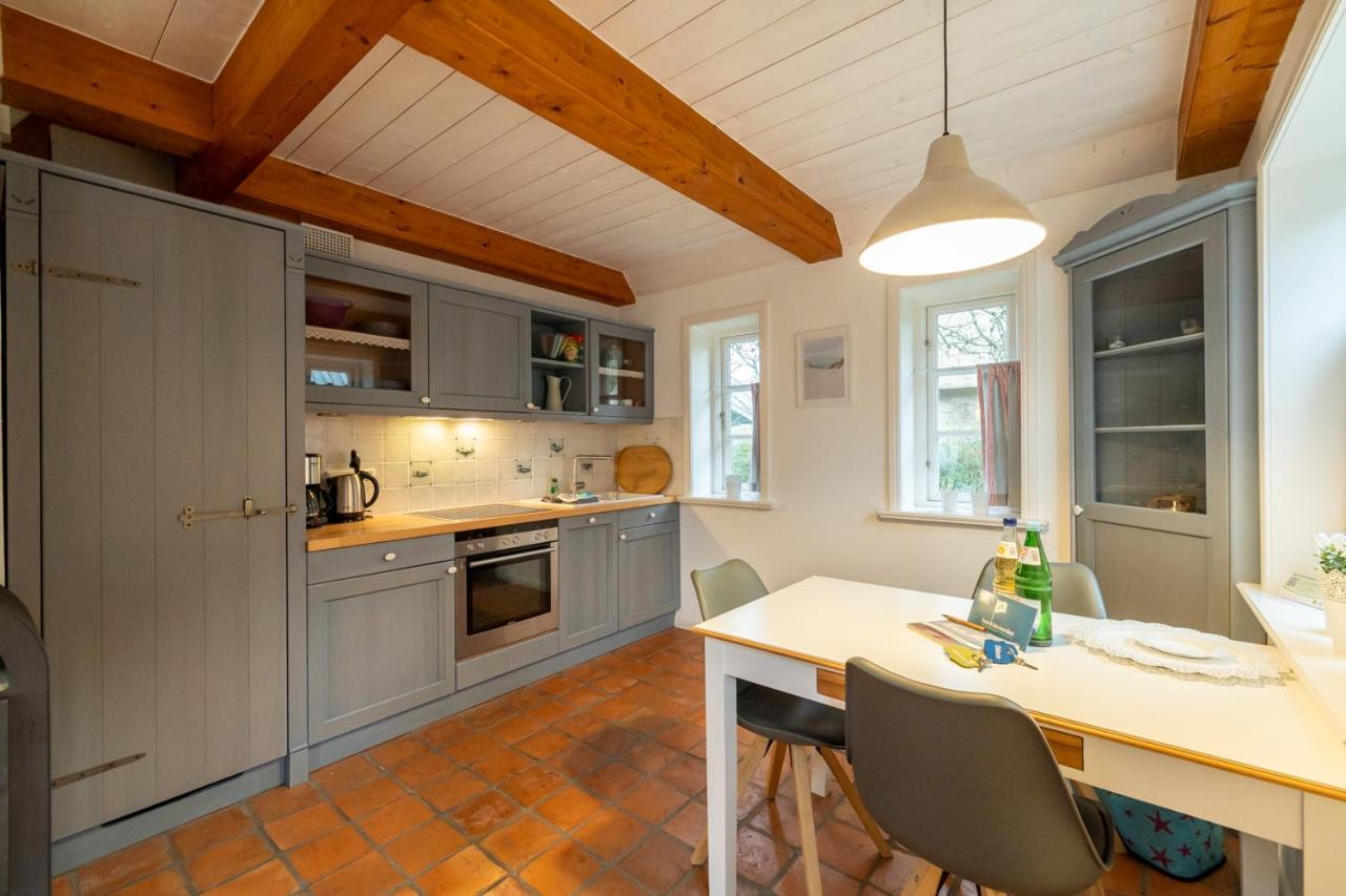 Ferienwohnung Oldsum Екстер'єр фото